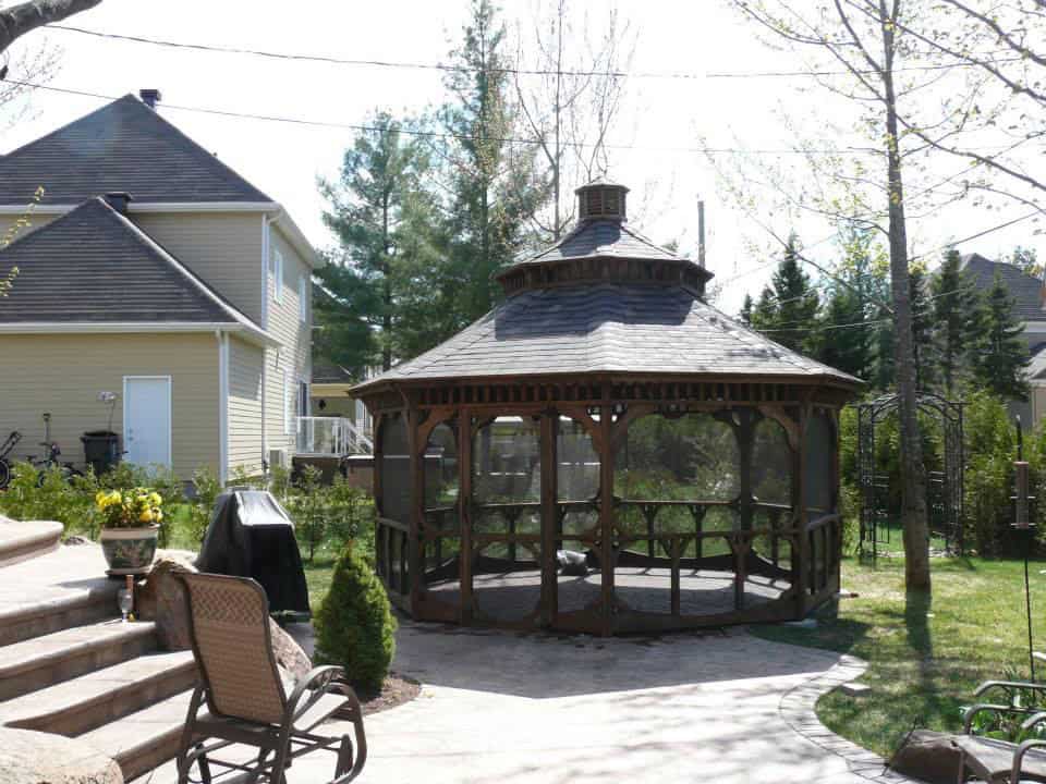 Gazebo Celtique / 16 pieds / Toit campanile courbé avec coupole / Teinture Brun Oxford