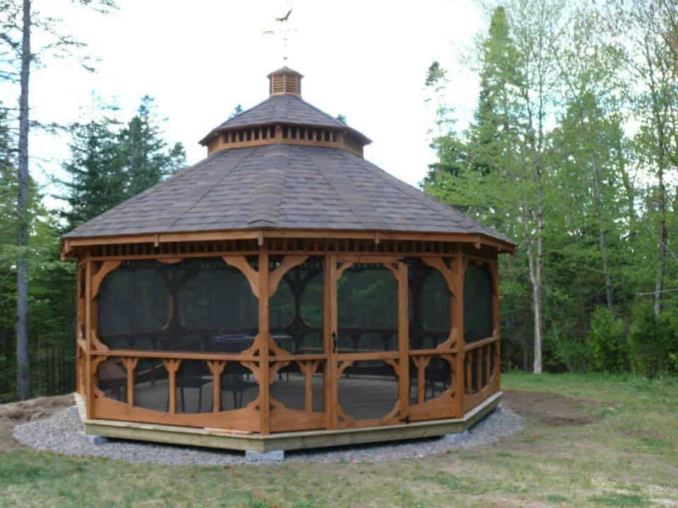 Gazebo Celtique / 20 pieds / Toit campanile avec coupole / Teinture chocolat au lait / Plancher en bois traité