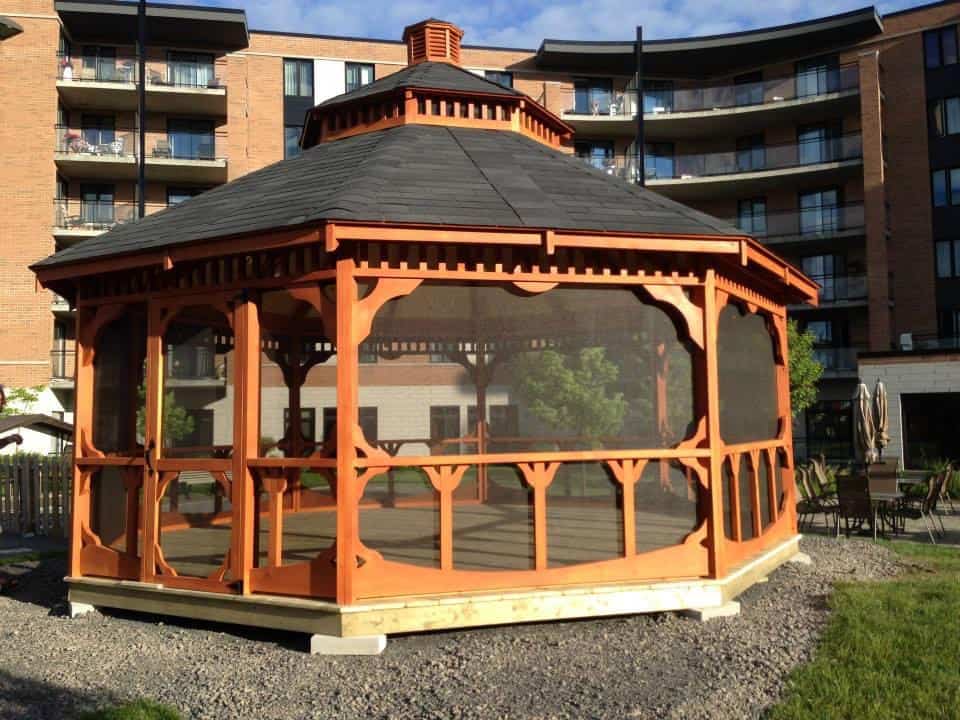 Gazebo Celtique / 20 pieds / Toit campanile avec coupole / Teinture Cuivre / Plancher en bois traité