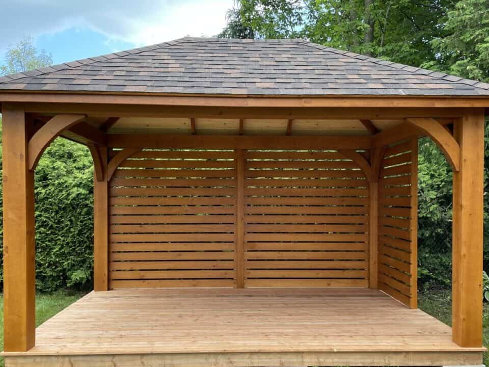 Gazebo / 10x14 / Mur latté / Teinture Cèdre naturel / Plancher en bois traité