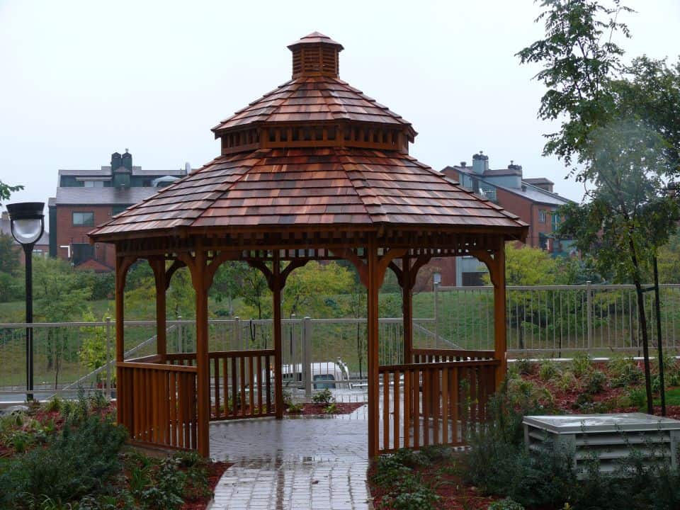 Gazebo Classique / 12 pieds / cèdre rouge / Toiture en bardaux de cèdre avec campanile et coupole / Cannelle
