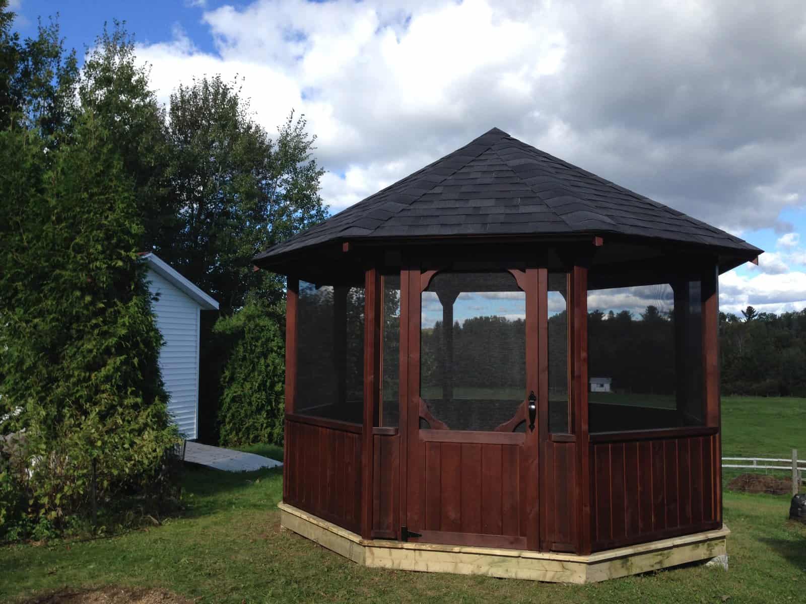 Gazebo de 12 pieds / Bas fermé / Teinture chocolat / Plancher en bois traité